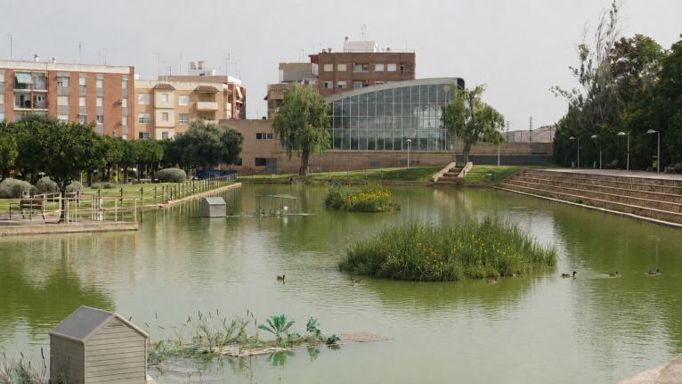 Lee más sobre el artículo El Ayuntamiento de Catarroja creará dos islas vegetadas en el lago del Parque de Barracas para mejorar la biodiversidad